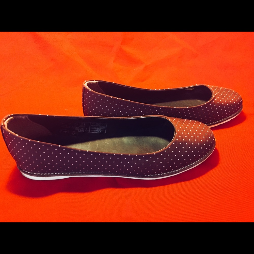 Adele Print Flat DrMartens Maroon white dots